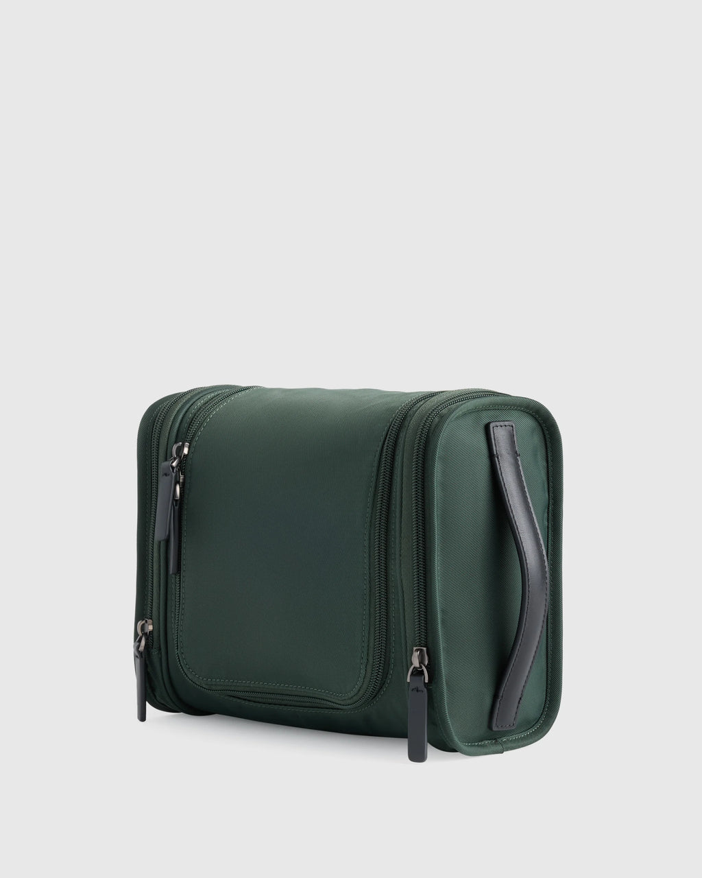 Voyage Nylon Hanging Toiletry Case - One Size / Navy