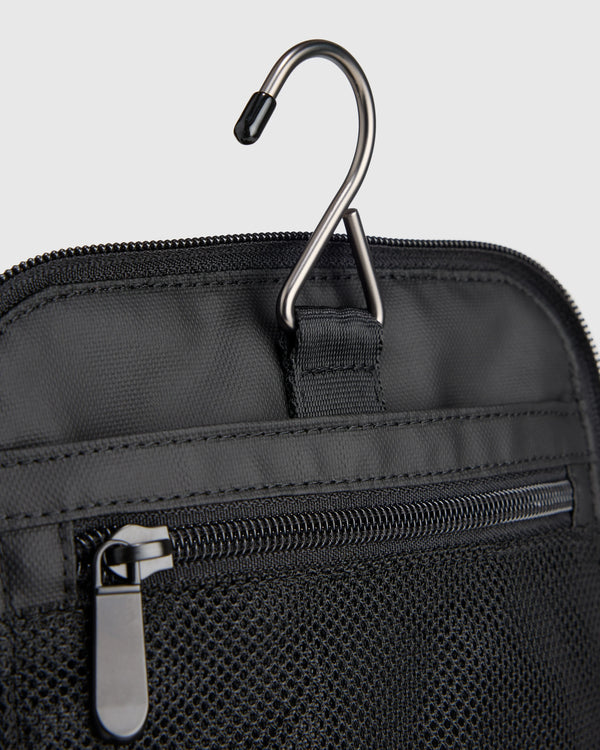 Voyage Nylon Hanging Toiletry Case - One Size / Navy
