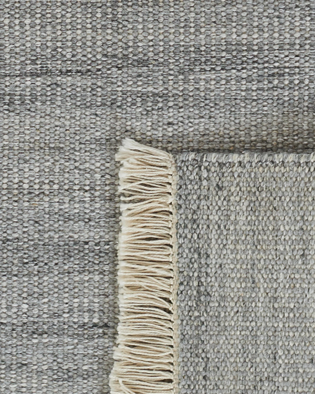 Sloane Indoor/Outdoor Rug - 5' x 8' / Silver