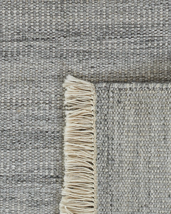 Sloane Indoor/Outdoor Rug - 5' x 8' / Silver