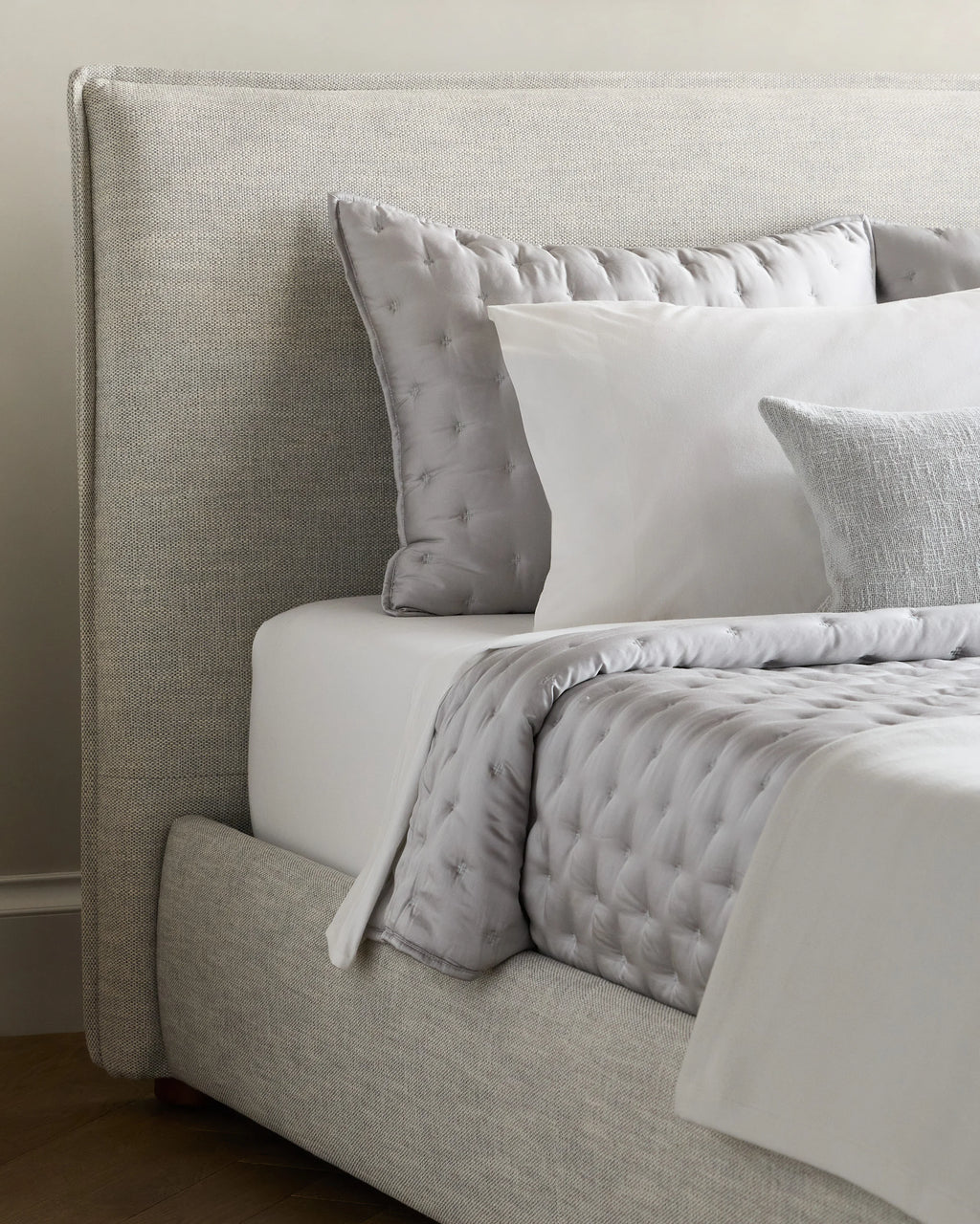 Tailored Edge Bed in Performance Linen - Queen / Light Grey
