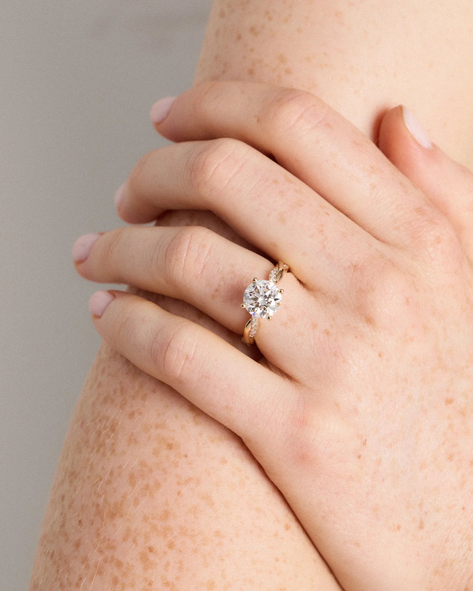 Lab Grown Diamond Round Twisted Engagement Ring - 2.5ct - 4 / Yellow Gold Secondary image