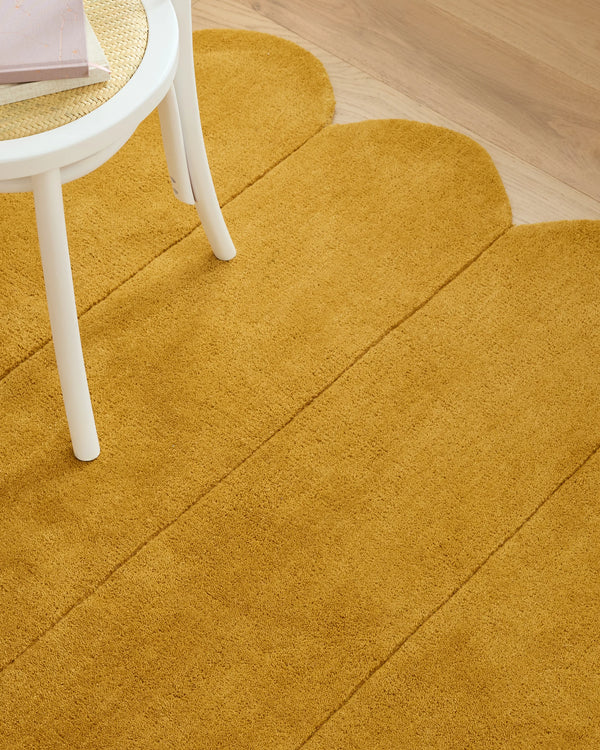 Scalloped Border Hand-Tufted Rug - 5' x 8' / Mustard