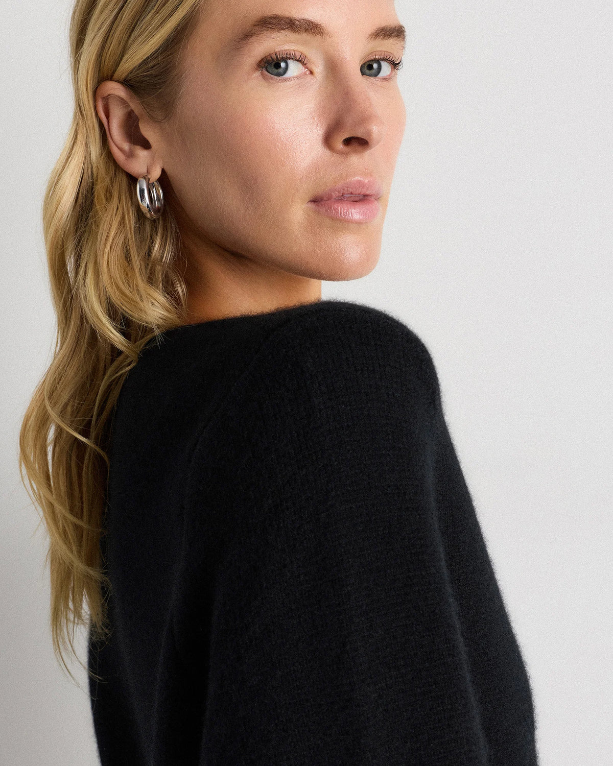 Mongolian Cashmere Structured V-Neck Cardigan - XS / Black