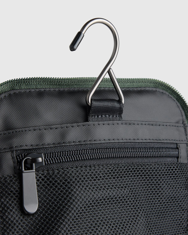 Voyage Nylon Hanging Toiletry Case - One Size / Navy