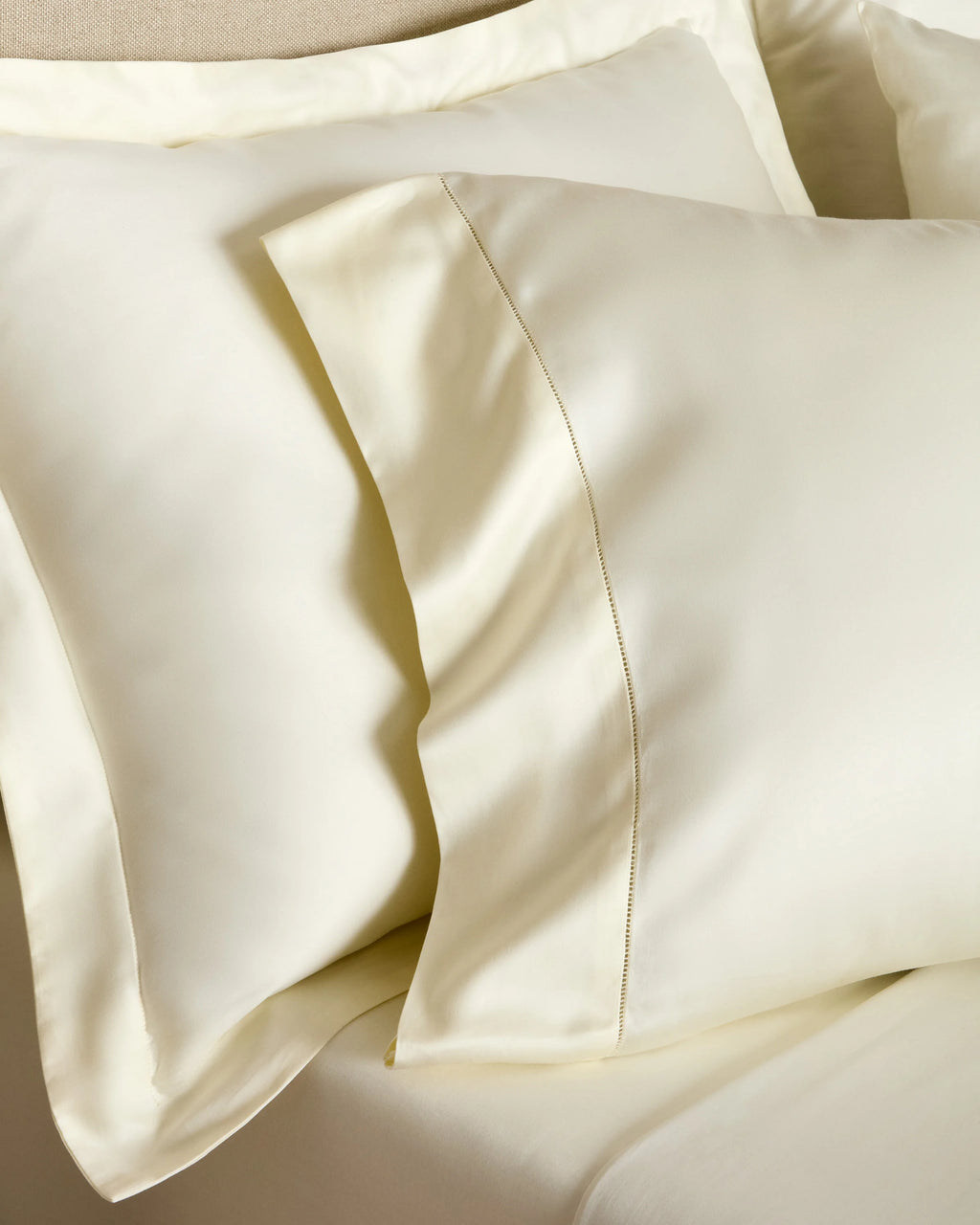 Signature Giza Cotton Sateen Pillowcase Set - Standard / White