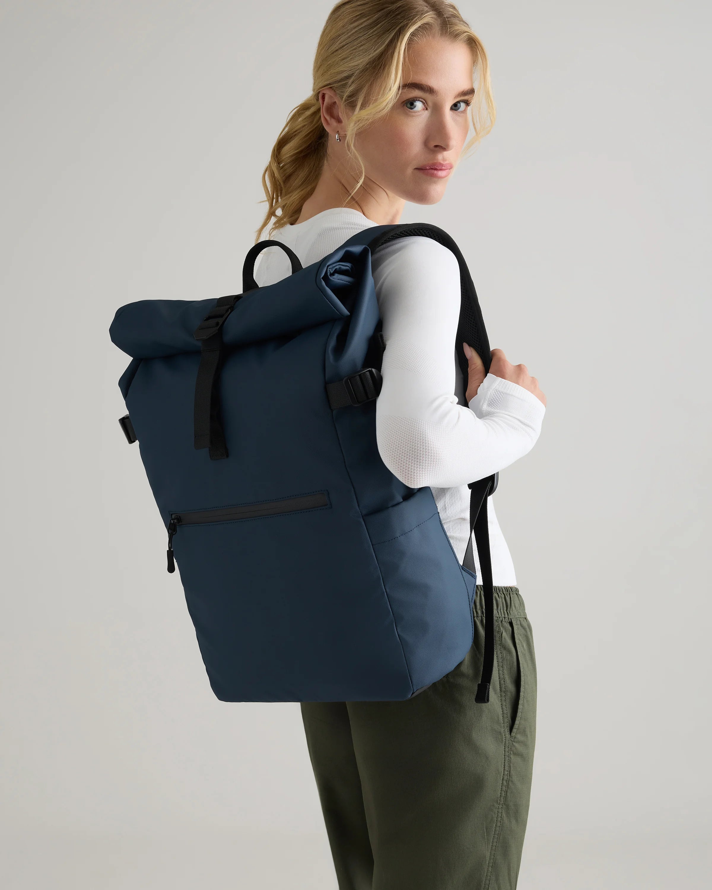 Weather Proof Roll-Top Backpack - One Size / Navy Secondary image