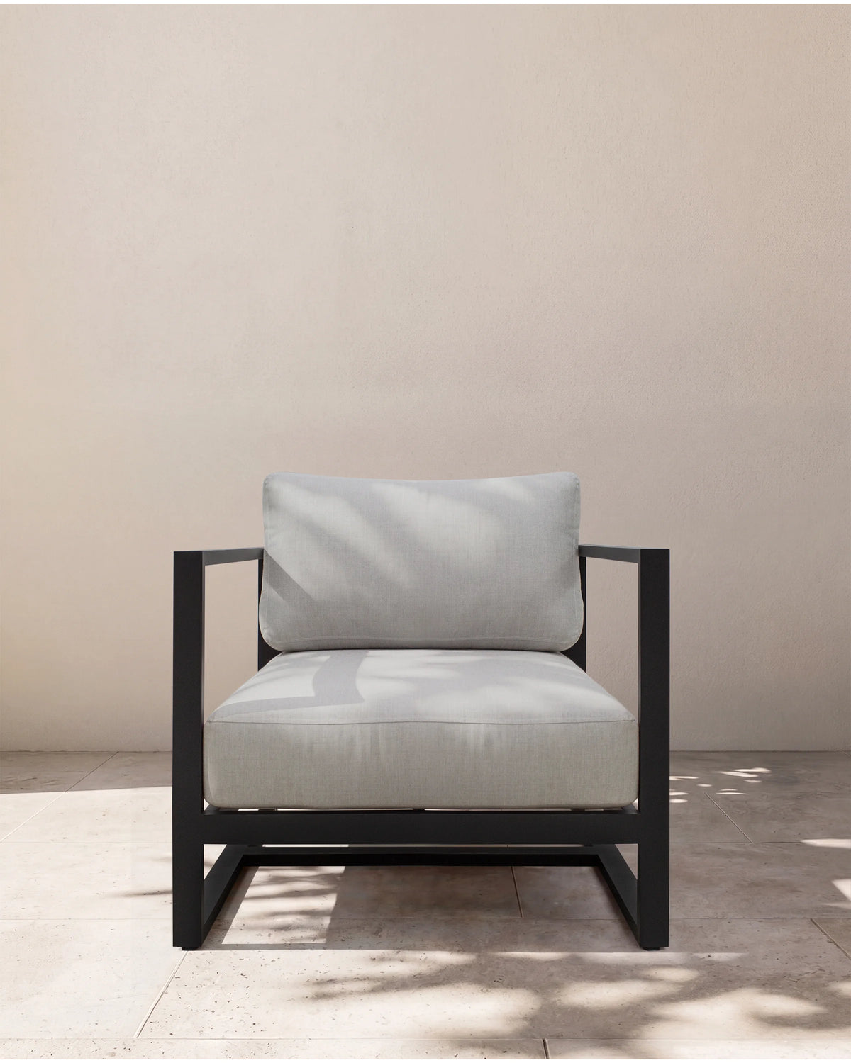 Linear Aluminum Outdoor Lounge Chair - One Size / Dark Charcoal Main image