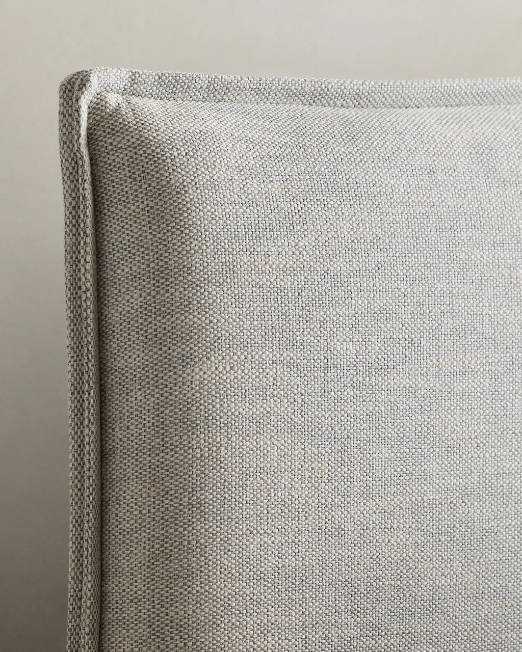 Tailored Edge Bed in Performance Linen - Queen / Light Grey