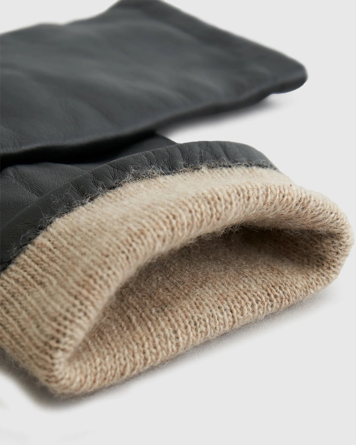 Cashmere Lined Leather Gloves - S / Black Secondary image