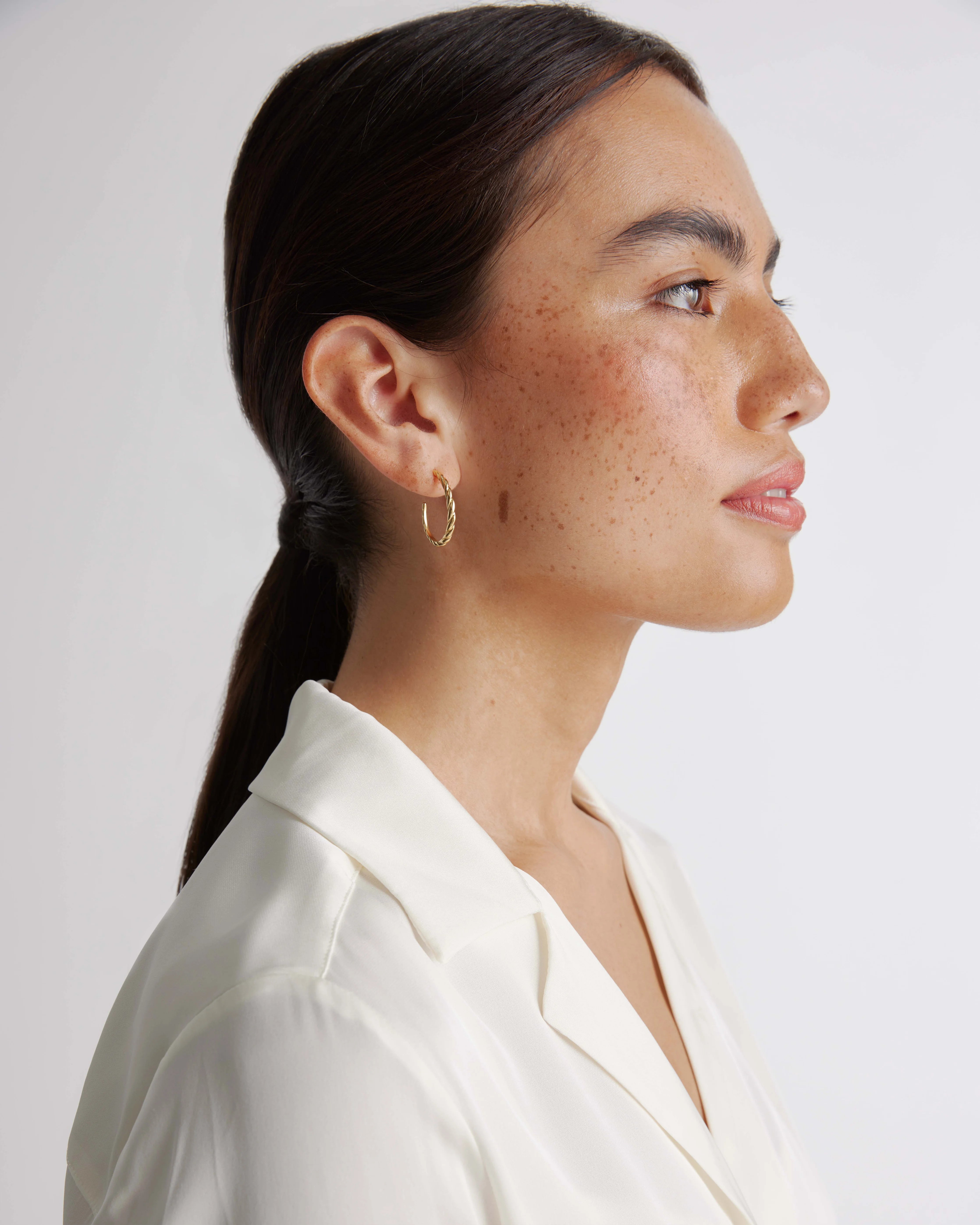 Thin Croissant Dôme Hoops - One Size / Gold Vermeil Secondary image