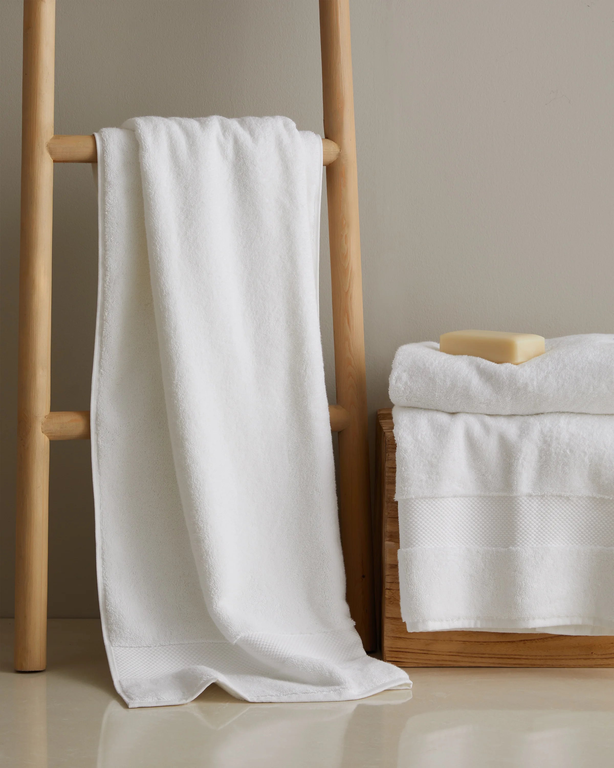 Turkish Ultra Plush Bath Towel (Set of 2) - One Size / White Secondary image