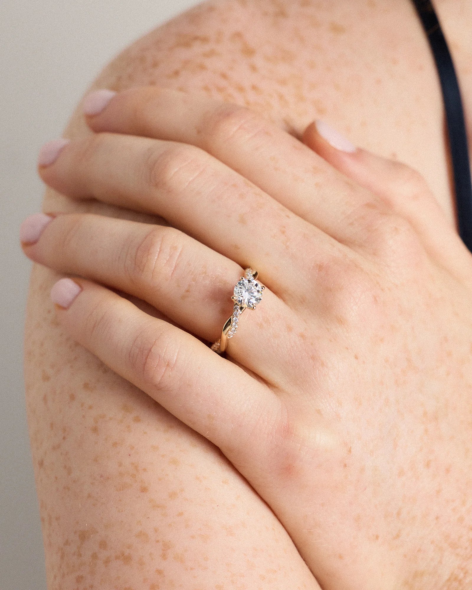 Lab Grown Diamond Round Twisted Engagement Ring - 1ct - 4 / Yellow Gold Secondary image