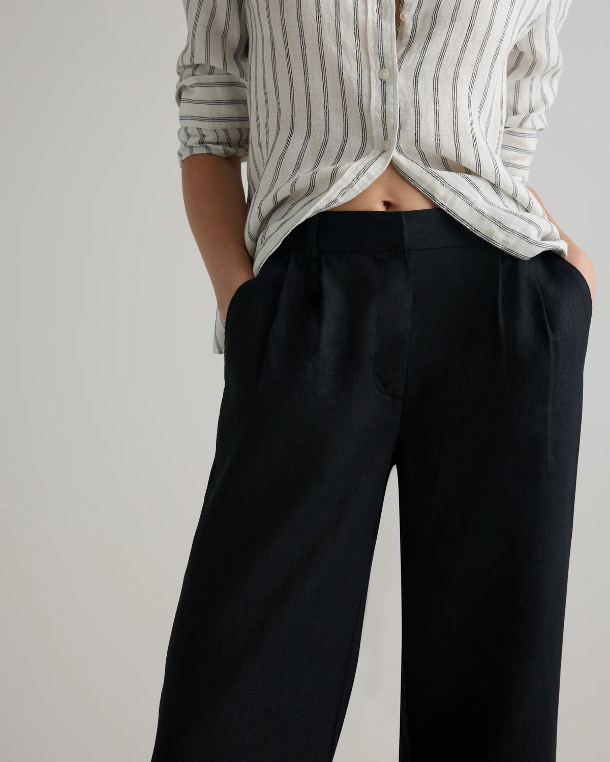 100% European Linen Pleated Trouser - 6 / Deep Navy