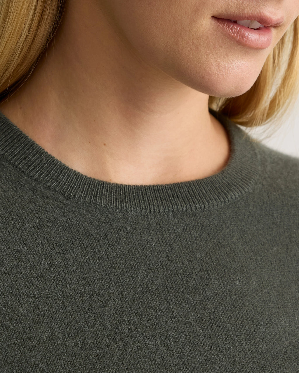 Mongolian Cashmere Crewneck Sweater - XS / Ivory