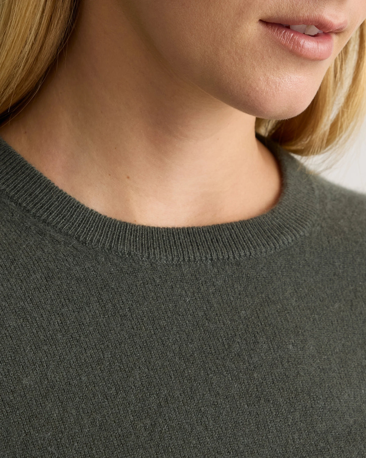 Mongolian Cashmere Crewneck Sweater - XS / Ivory