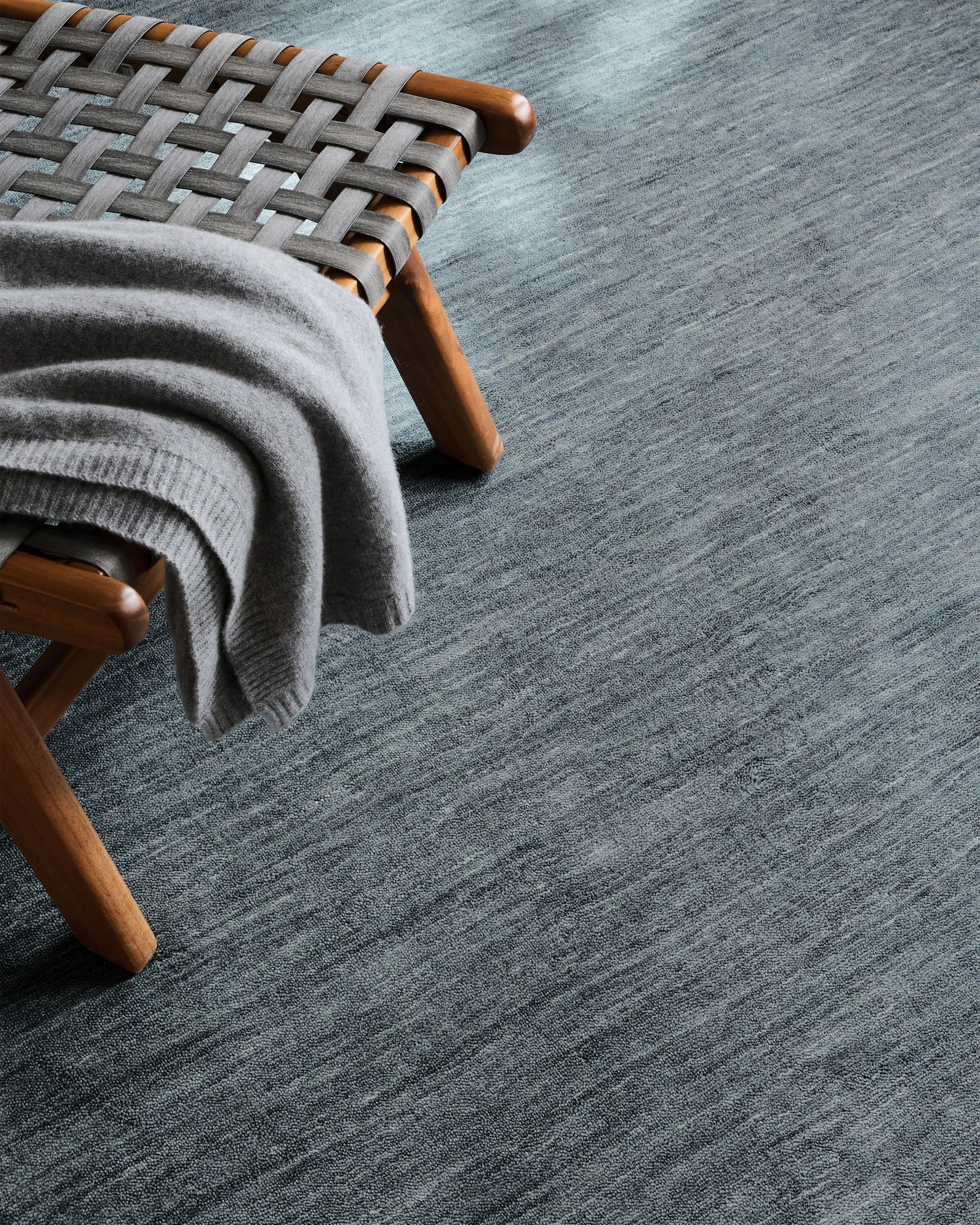 Wells Hand-Loomed Wool Rug - 5' x 8' / Blue Secondary image