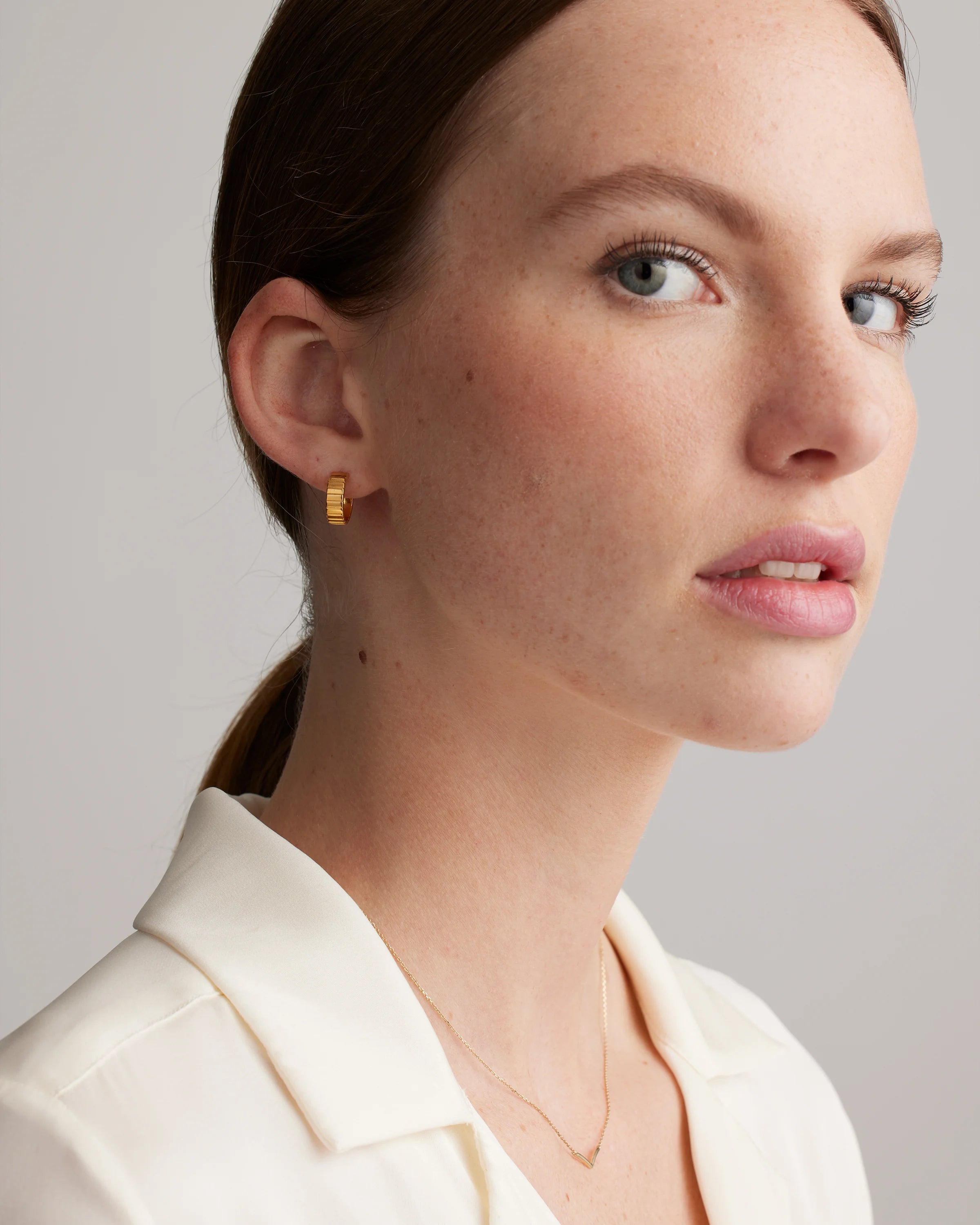 Ridge Half Huggie Hoops - One Size / Gold Vermeil Secondary image