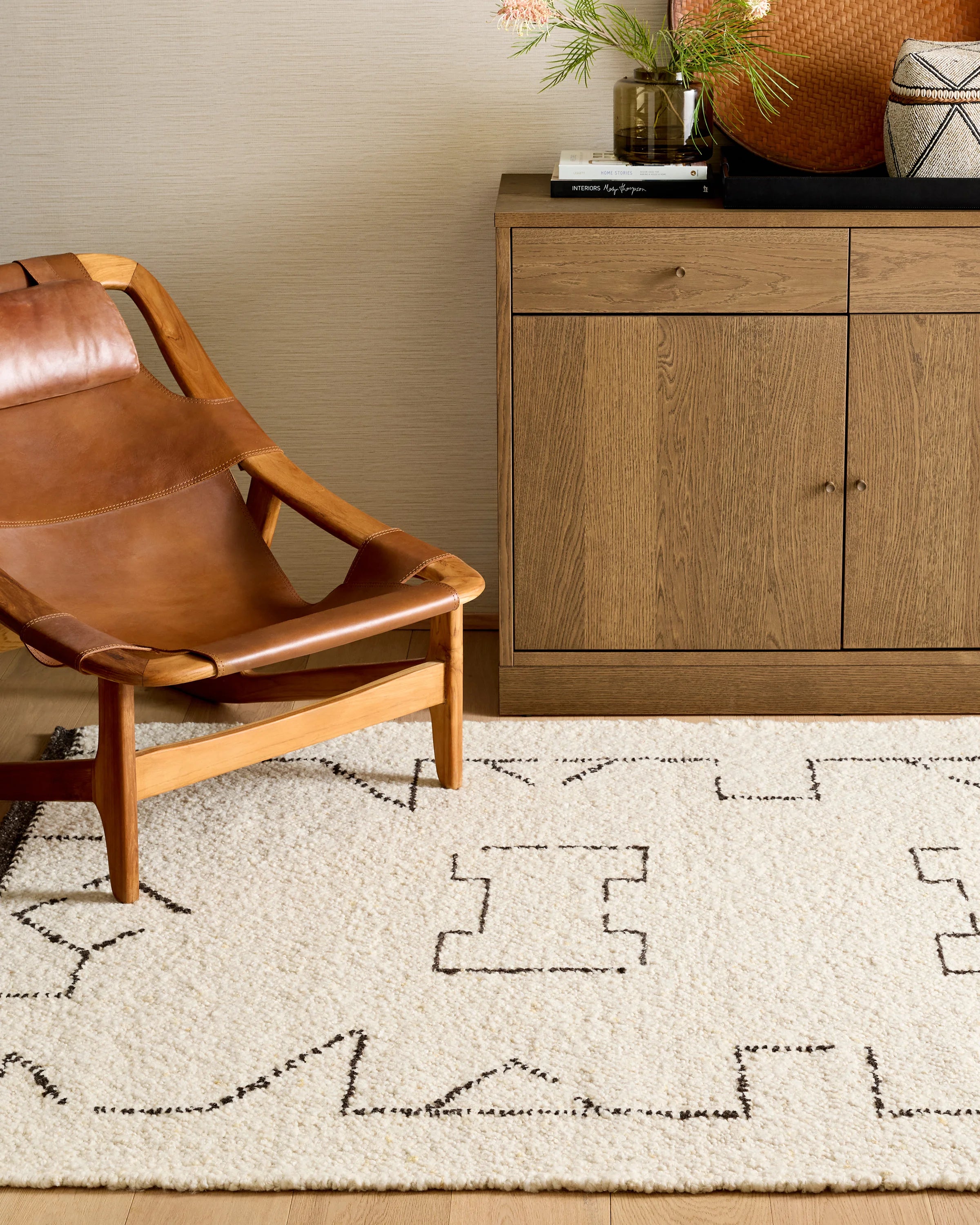 Saira Hand-Loomed Wool Rug - 5' x 8' / Charcoal Secondary image