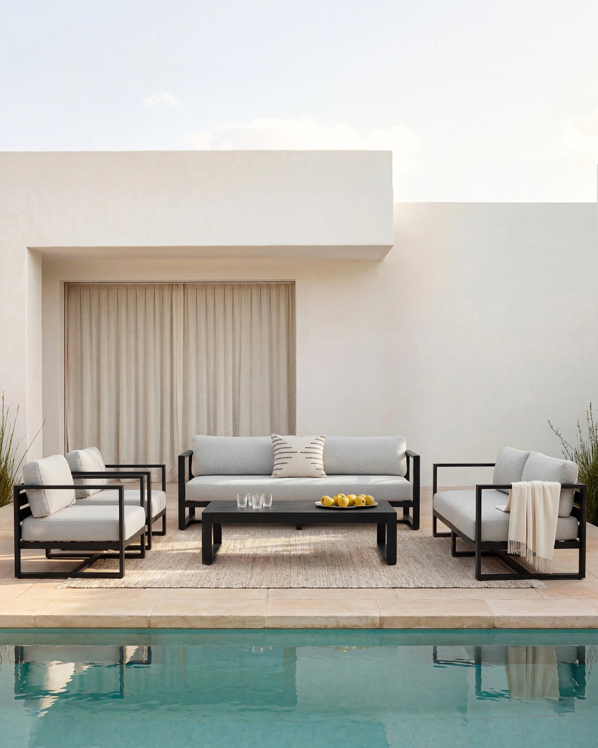 Linear Aluminum Outdoor Lounge Chair - One Size / Dark Charcoal Secondary image