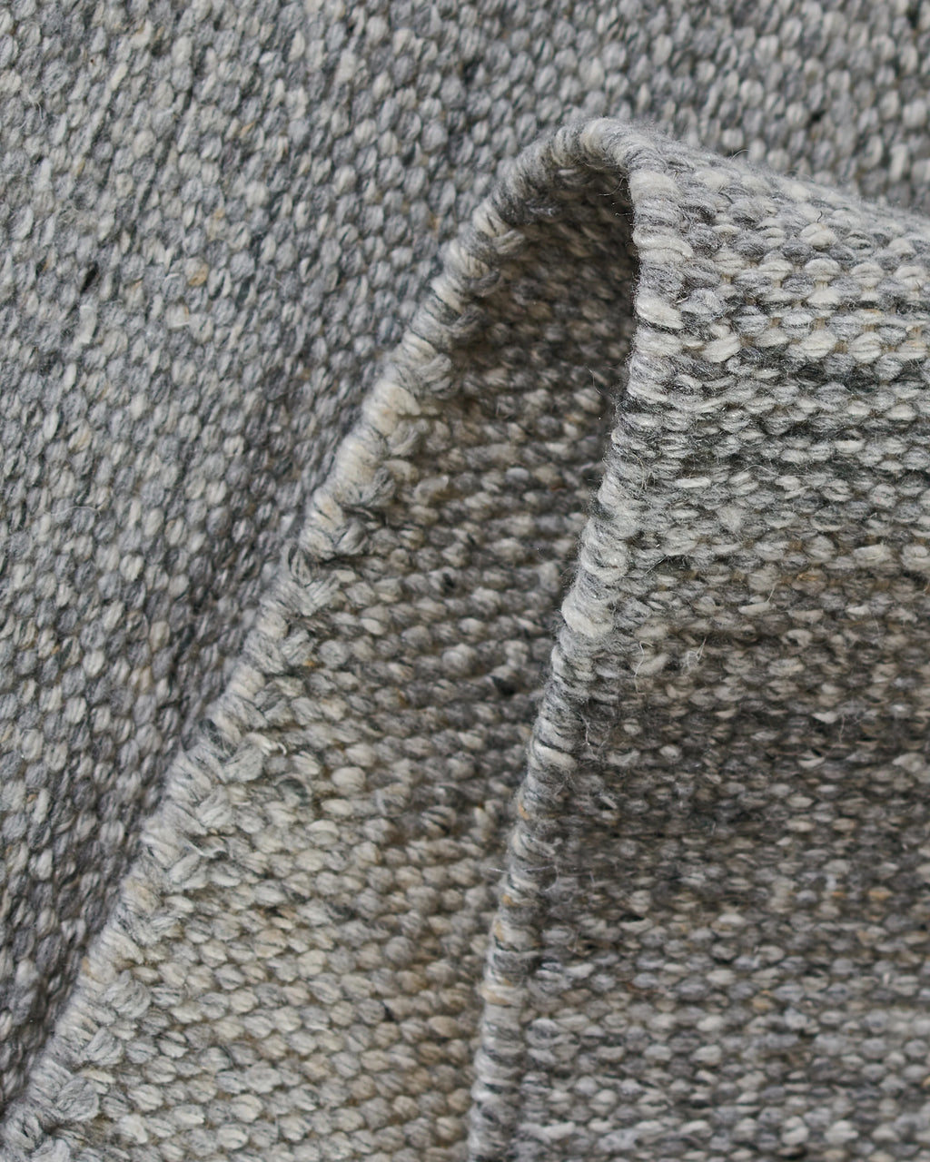 Sloane Indoor/Outdoor Rug - 5' x 8' / Silver