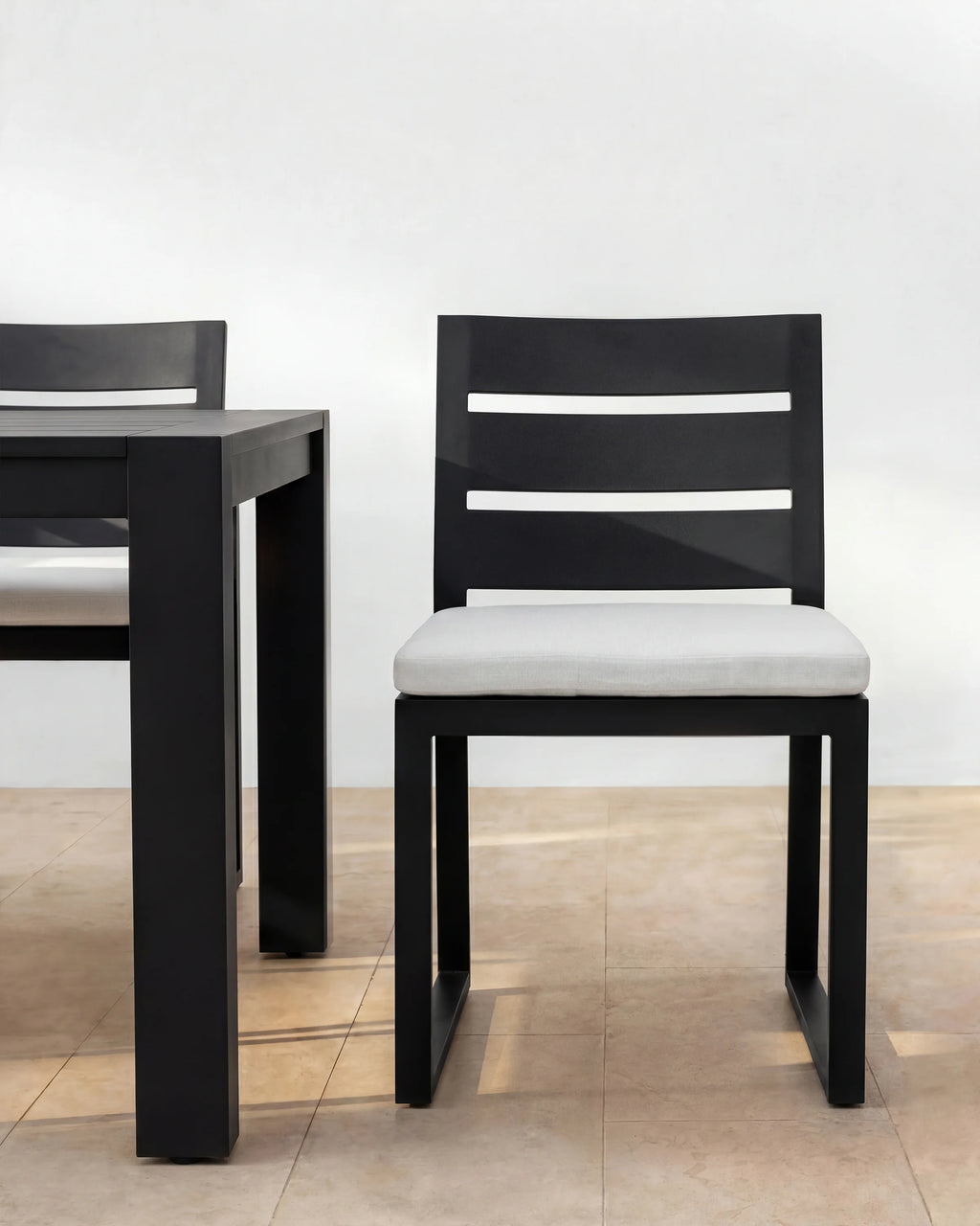 Linear Aluminum Outdoor Dining Side Chair (Set of 2) - Set of 2 / Dark Charcoal