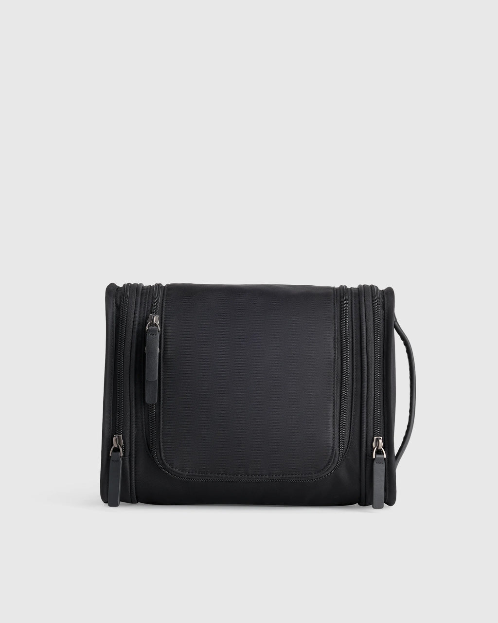 Voyage Nylon Hanging Toiletry Case - One Size / Navy