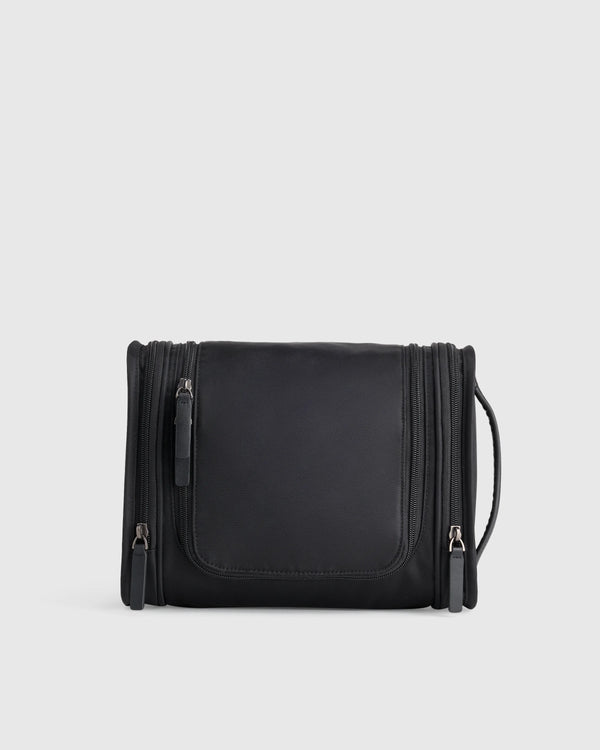 Voyage Nylon Hanging Toiletry Case - One Size / Navy