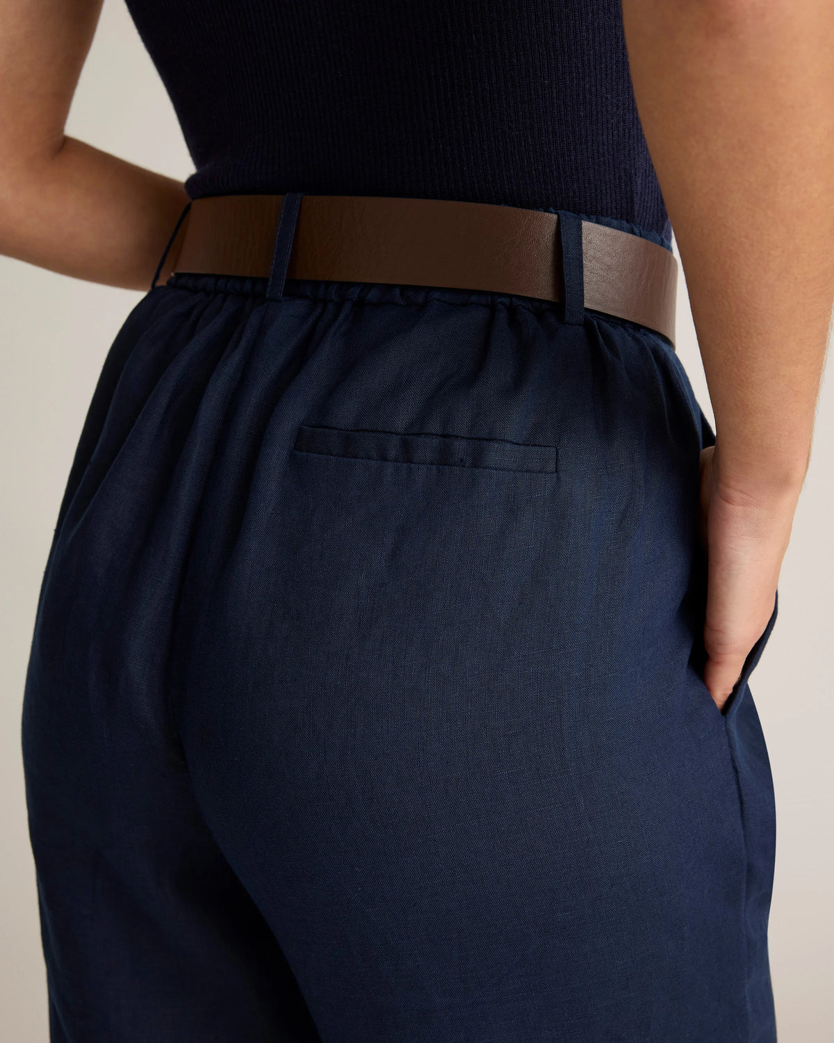 100% European Linen Pleated Trouser - 6 / Deep Navy