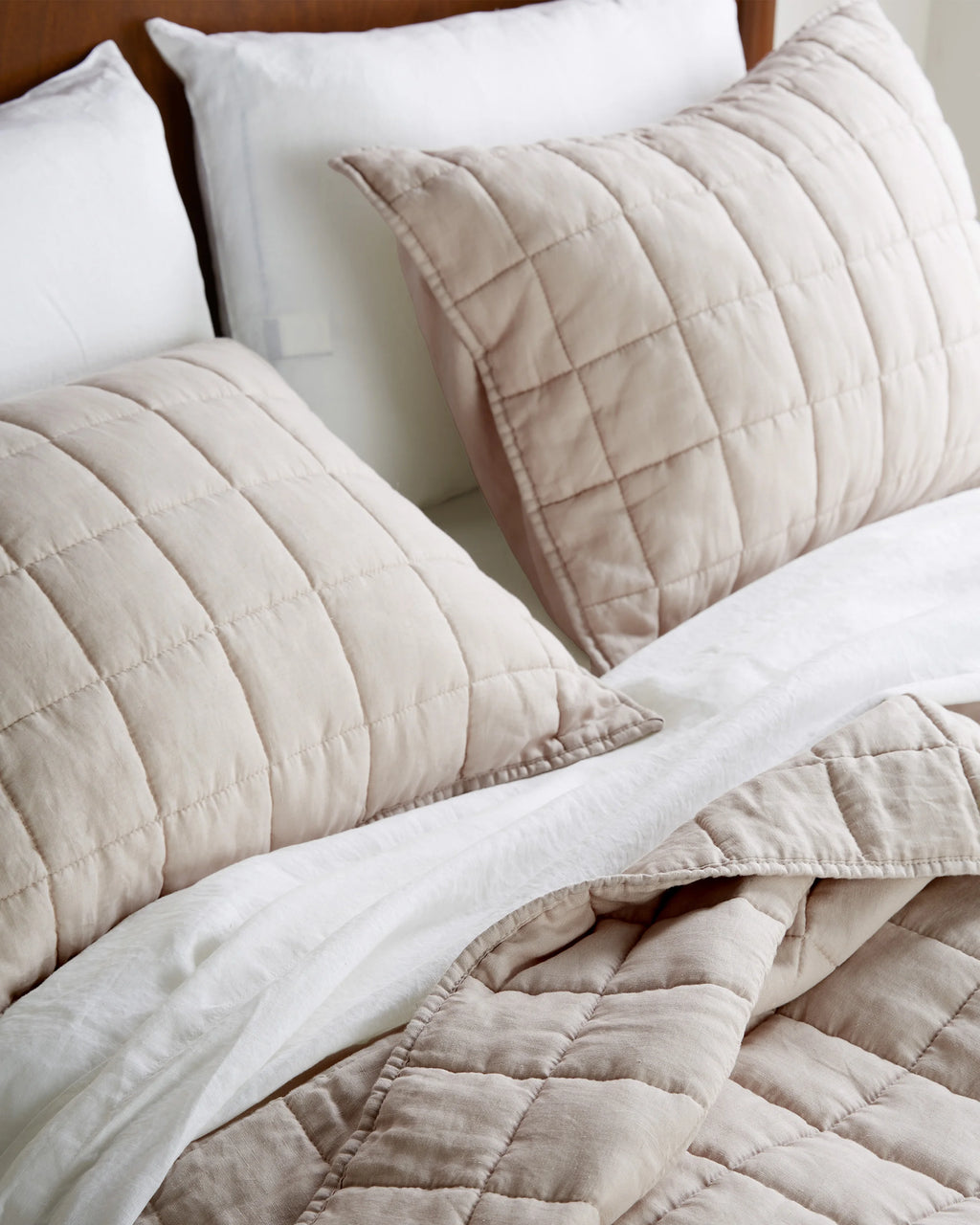 European Linen Box Quilted Sham Set - Standard / White