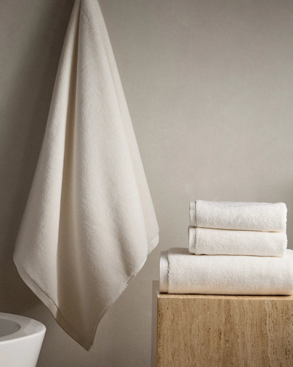 Plush Organic Turkish Cotton Bath Bundle (4 pieces) - One Size / White