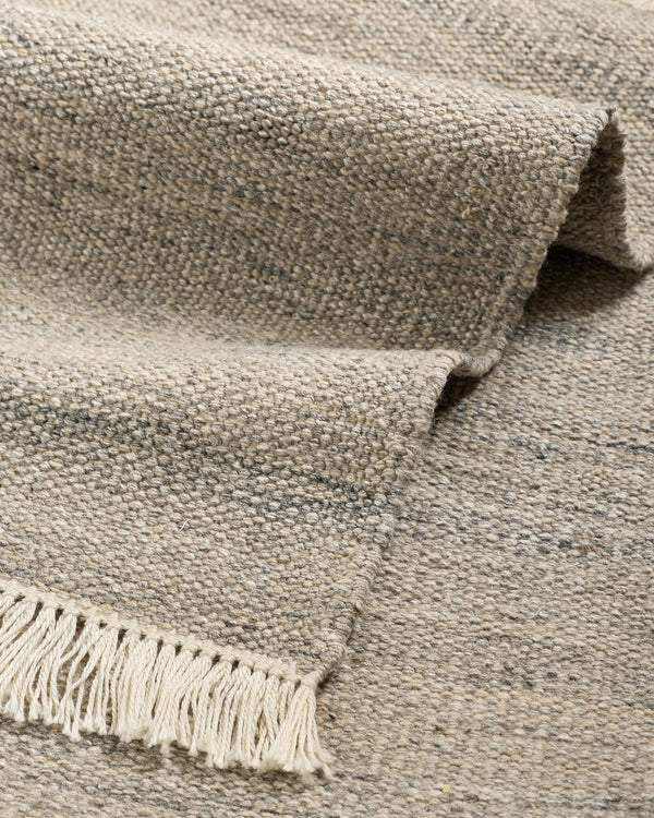 Sloane Indoor/Outdoor Rug - 5' x 8' / Silver