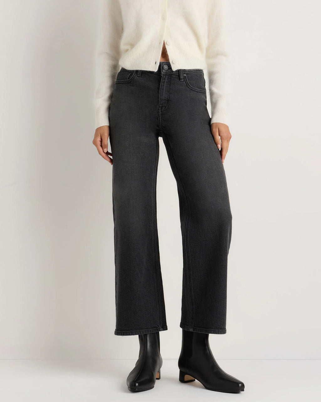 Luna Stretch Relaxed Straight Jeans - 24 / Cool Blue