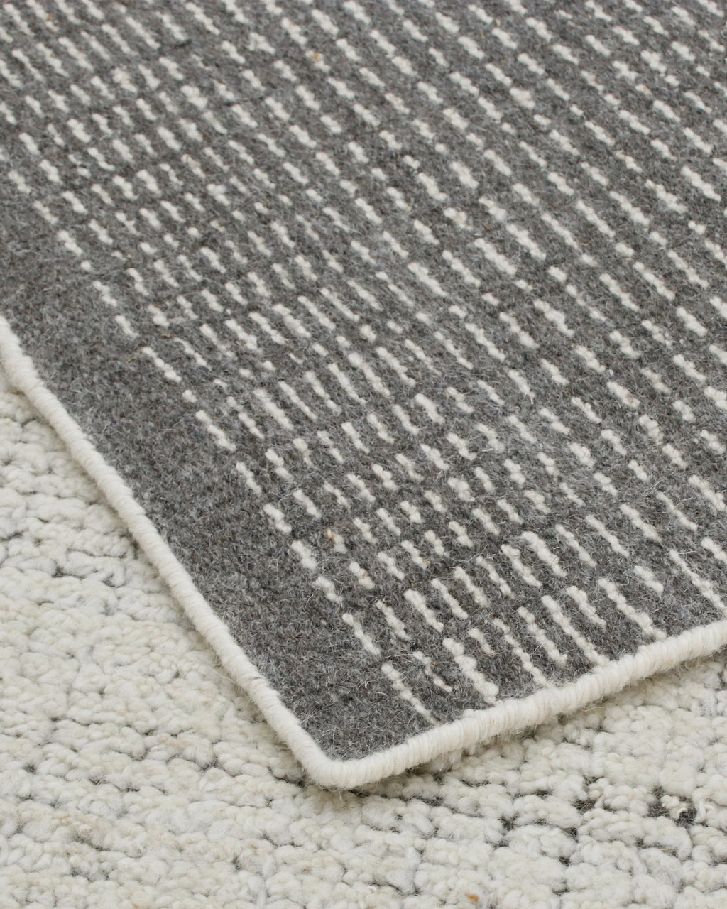 Ares Hand-Knotted Wool Rug - 3' x 5' / Ivory/Charcoal