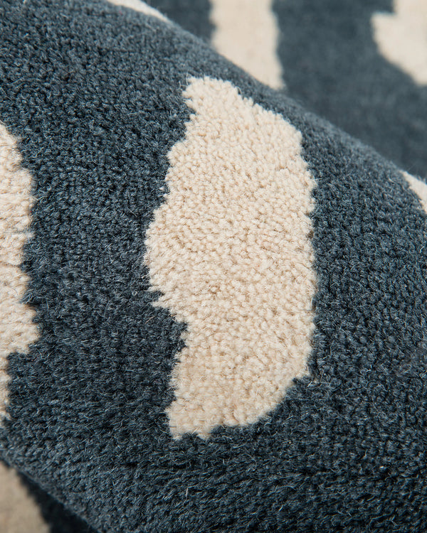 Painterly Dots Hand-Tufted Wool Rug - 3'6" x 5'6" / Navy