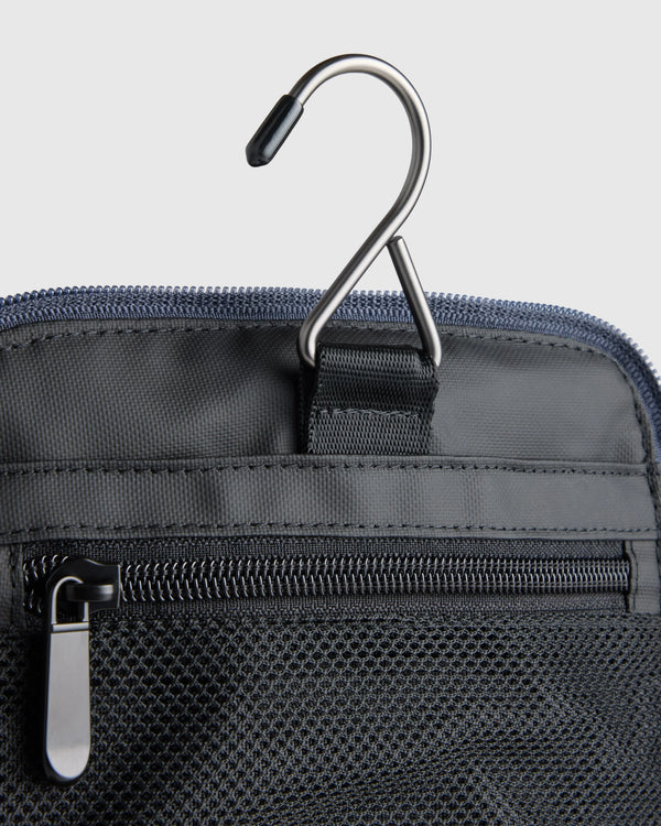 Voyage Nylon Hanging Toiletry Case - One Size / Navy